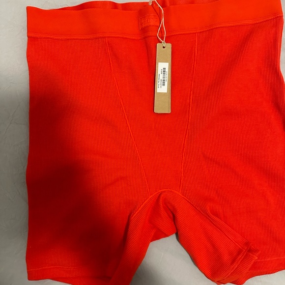 Skims cotton rib boxer in ruby - Picture 3 of 6